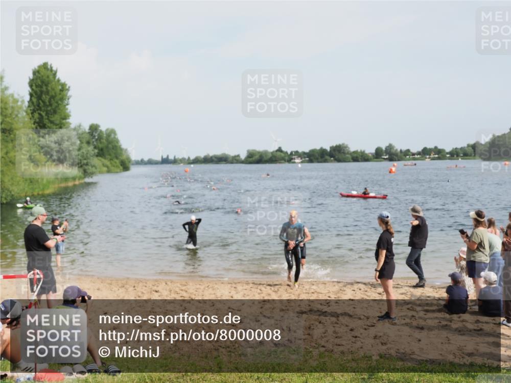 21.06.2025 - 27. Vierlanden-Triathlon MichiJ http://msf.ph/oto/8000008 15.06.2026 10:03:48 Schwimmen 377, 425, 432, 436, 439, 1398 meine-sportfotos.de