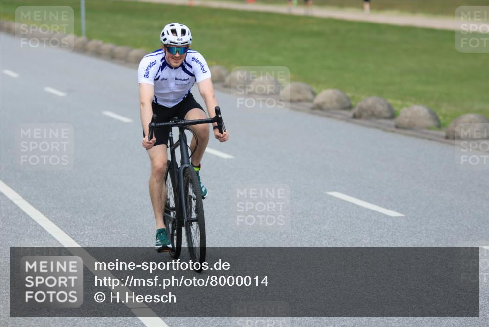 21.06.2025 - 27. Vierlanden-Triathlon H.Heesch http://msf.ph/oto/8000014 15.06.2025 12:32:35 Radfahren 766, 1004, 1006, 1007, 1008 meine-sportfotos.de