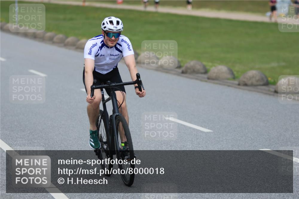 21.06.2025 - 27. Vierlanden-Triathlon H.Heesch http://msf.ph/oto/8000018 15.06.2025 12:32:35 Radfahren 766, 1004, 1006, 1007, 1008 meine-sportfotos.de