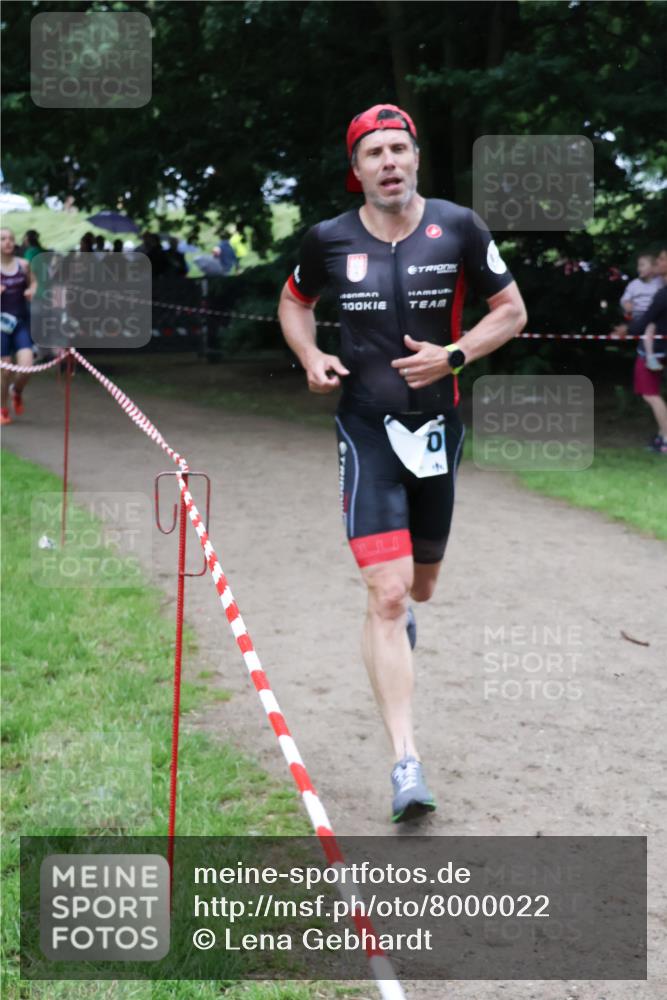 21.06.2025 - 27. Vierlanden-Triathlon Lena Gebhardt http://msf.ph/oto/8000022 15.06.2025 14:01:49 Laufen 100, 0 meine-sportfotos.de