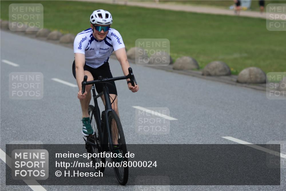 21.06.2025 - 27. Vierlanden-Triathlon H.Heesch http://msf.ph/oto/8000024 15.06.2025 12:32:35 Radfahren 766, 1004, 1006, 1007, 1008 meine-sportfotos.de