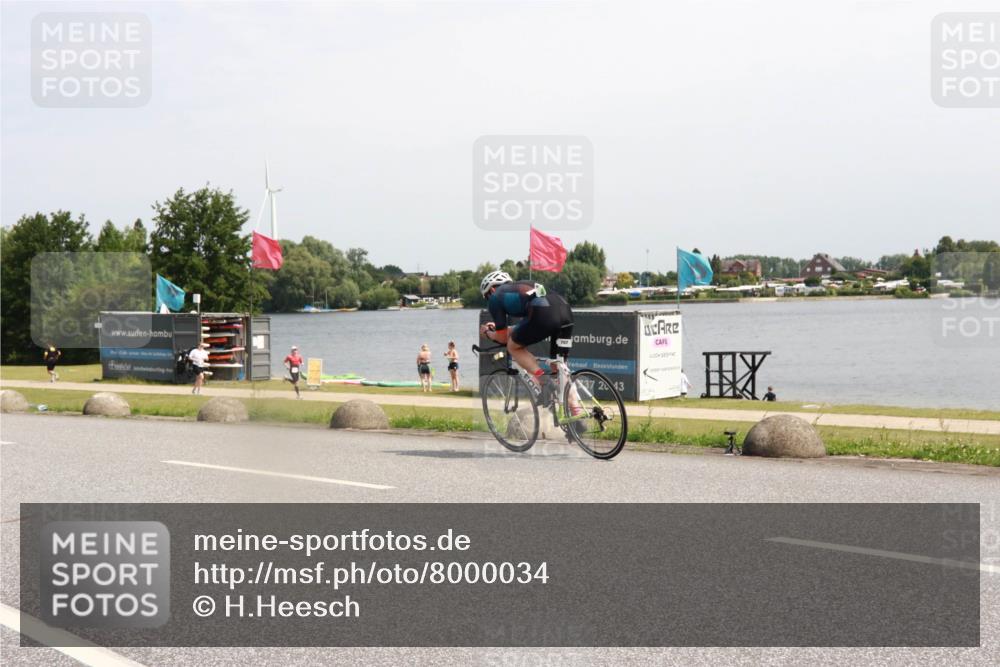 15.06.2025 - 27. Vierlanden-Triathlon H.Heesch http://msf.ph/oto/8000034 15.06.2025 11:40:27 Radfahren  meine-sportfotos.de