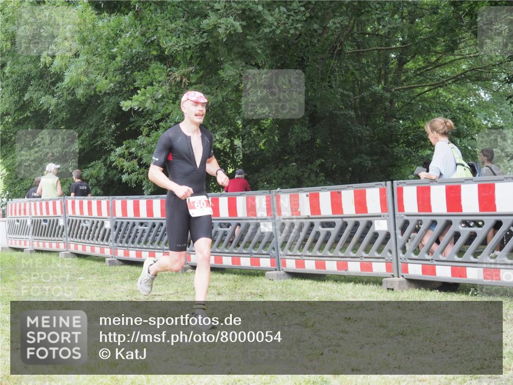 21.06.2025 - 27. Vierlanden-Triathlon KatJ http://msf.ph/oto/8000054 15.06.2025 12:54:04 Ziel 21, 60, 171 meine-sportfotos.de