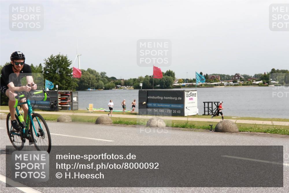 15.06.2025 - 27. Vierlanden-Triathlon H.Heesch http://msf.ph/oto/8000092 15.06.2025 11:40:31 Radfahren 647, 694, 707, 710, 740 meine-sportfotos.de