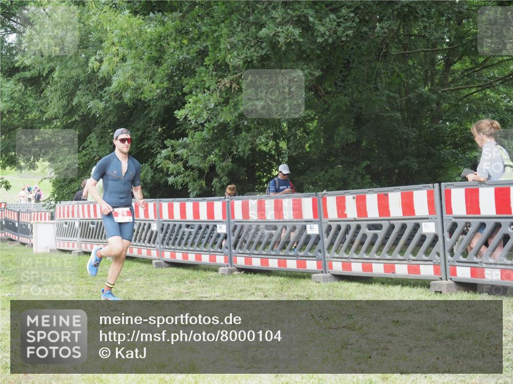 21.06.2025 - 27. Vierlanden-Triathlon KatJ http://msf.ph/oto/8000104 15.06.2025 12:54:05 Ziel 21, 60, 171 meine-sportfotos.de