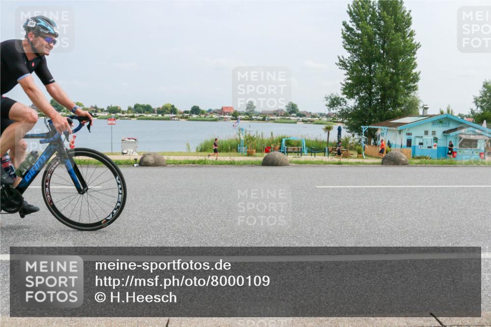 21.06.2025 - 27. Vierlanden-Triathlon H.Heesch http://msf.ph/oto/8000109 15.06.2025 12:33:10 Radfahren 789 meine-sportfotos.de