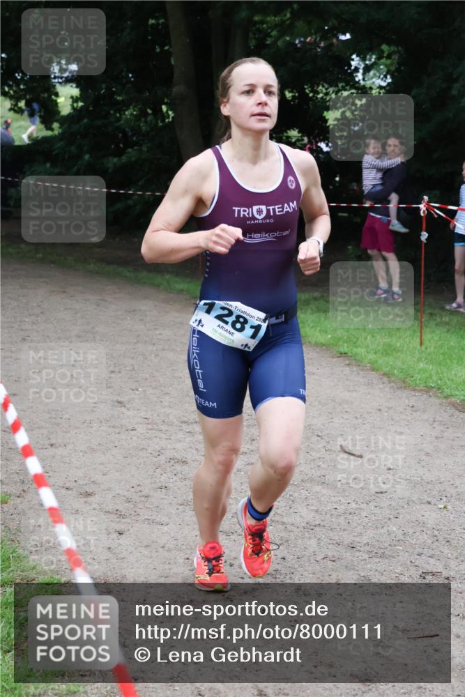 21.06.2025 - 27. Vierlanden-Triathlon Lena Gebhardt http://msf.ph/oto/8000111 15.06.2025 14:01:53 Laufen 1281, 202 meine-sportfotos.de