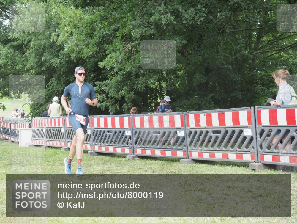 21.06.2025 - 27. Vierlanden-Triathlon KatJ http://msf.ph/oto/8000119 15.06.2025 12:54:05 Ziel 21, 60, 171 meine-sportfotos.de