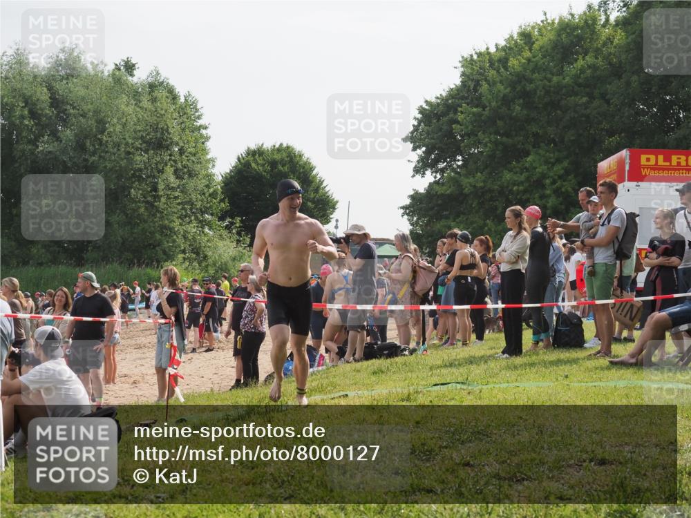 15.06.2025 - 27. Vierlanden-Triathlon KatJ http://msf.ph/oto/8000127 15.06.2025 09:57:02 Schwimmen 258, 301, 325, 1399 meine-sportfotos.de