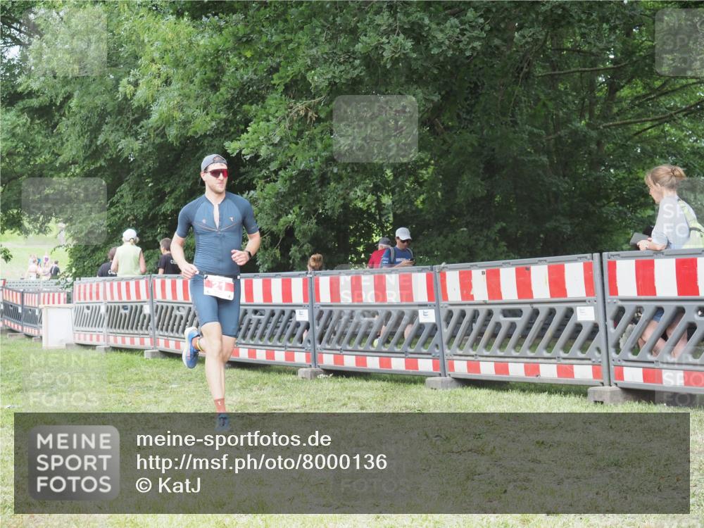 21.06.2025 - 27. Vierlanden-Triathlon KatJ http://msf.ph/oto/8000136 15.06.2025 12:54:05 Ziel 21, 60, 171 meine-sportfotos.de