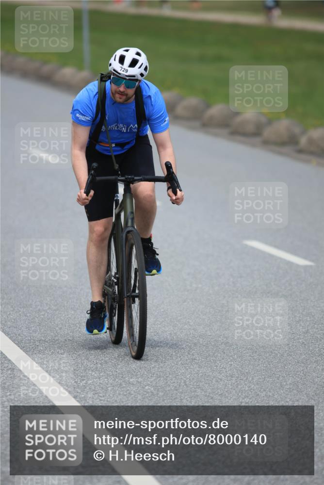 21.06.2025 - 27. Vierlanden-Triathlon H.Heesch http://msf.ph/oto/8000140 15.06.2025 12:33:47 Radfahren 729, 921 meine-sportfotos.de