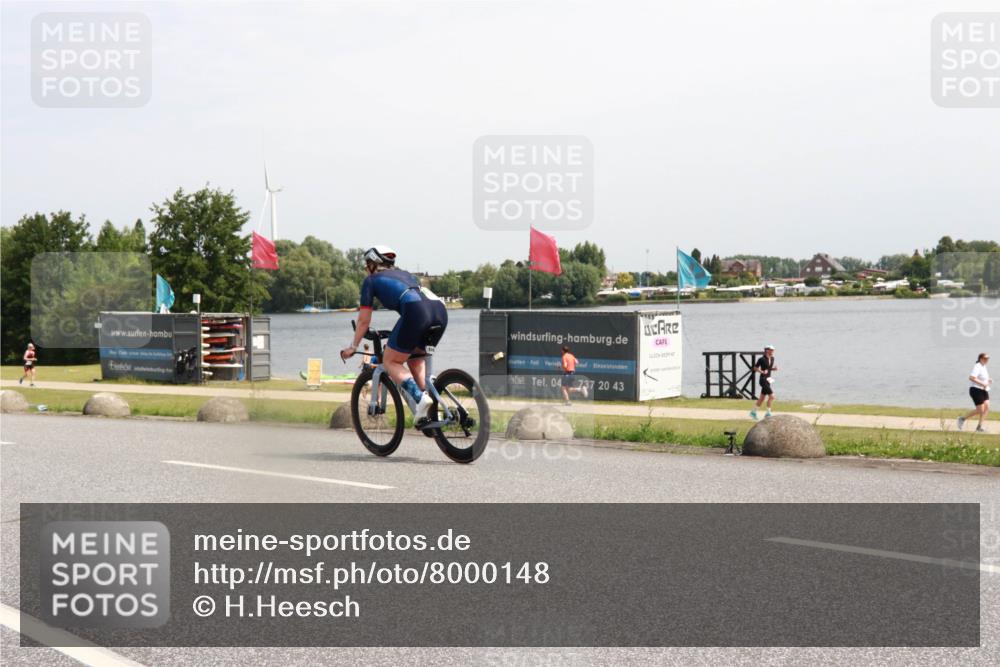 15.06.2025 - 27. Vierlanden-Triathlon H.Heesch http://msf.ph/oto/8000148 15.06.2025 11:40:40 Radfahren 206, 678, 760 meine-sportfotos.de