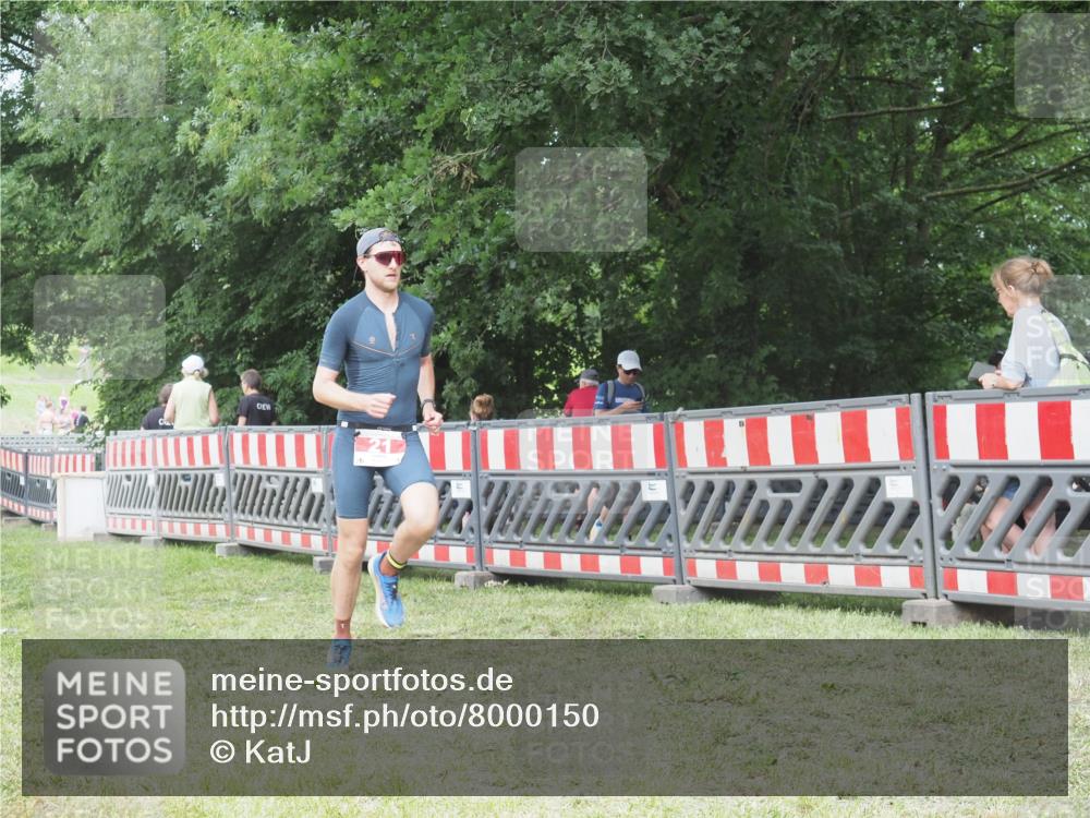 21.06.2025 - 27. Vierlanden-Triathlon KatJ http://msf.ph/oto/8000150 15.06.2025 12:54:05 Ziel 21, 60, 171 meine-sportfotos.de