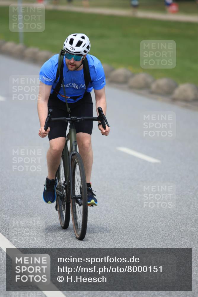 21.06.2025 - 27. Vierlanden-Triathlon H.Heesch http://msf.ph/oto/8000151 15.06.2025 12:33:47 Radfahren 729, 921 meine-sportfotos.de