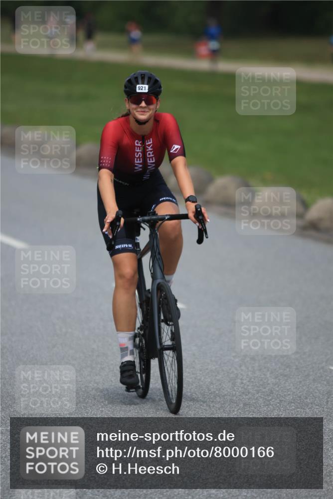 21.06.2025 - 27. Vierlanden-Triathlon H.Heesch http://msf.ph/oto/8000166 15.06.2025 12:33:52 Radfahren 888, 921 meine-sportfotos.de
