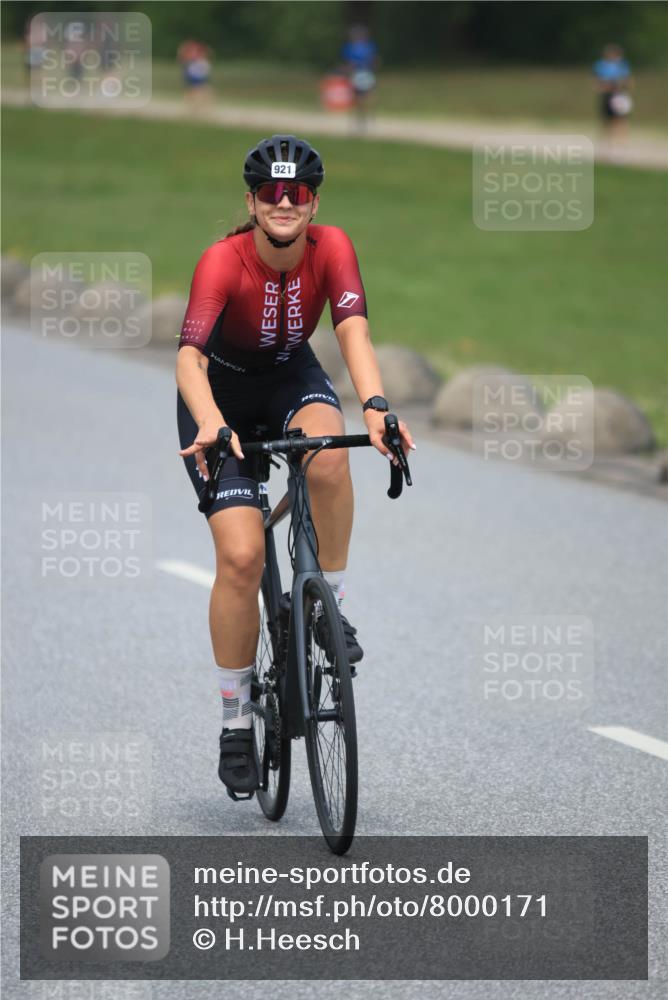 21.06.2025 - 27. Vierlanden-Triathlon H.Heesch http://msf.ph/oto/8000171 15.06.2025 12:33:52 Radfahren 888, 921 meine-sportfotos.de