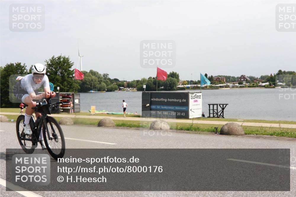21.06.2025 - 27. Vierlanden-Triathlon H.Heesch http://msf.ph/oto/8000176 15.06.2025 11:40:53 Radfahren 162, 200, 722 meine-sportfotos.de