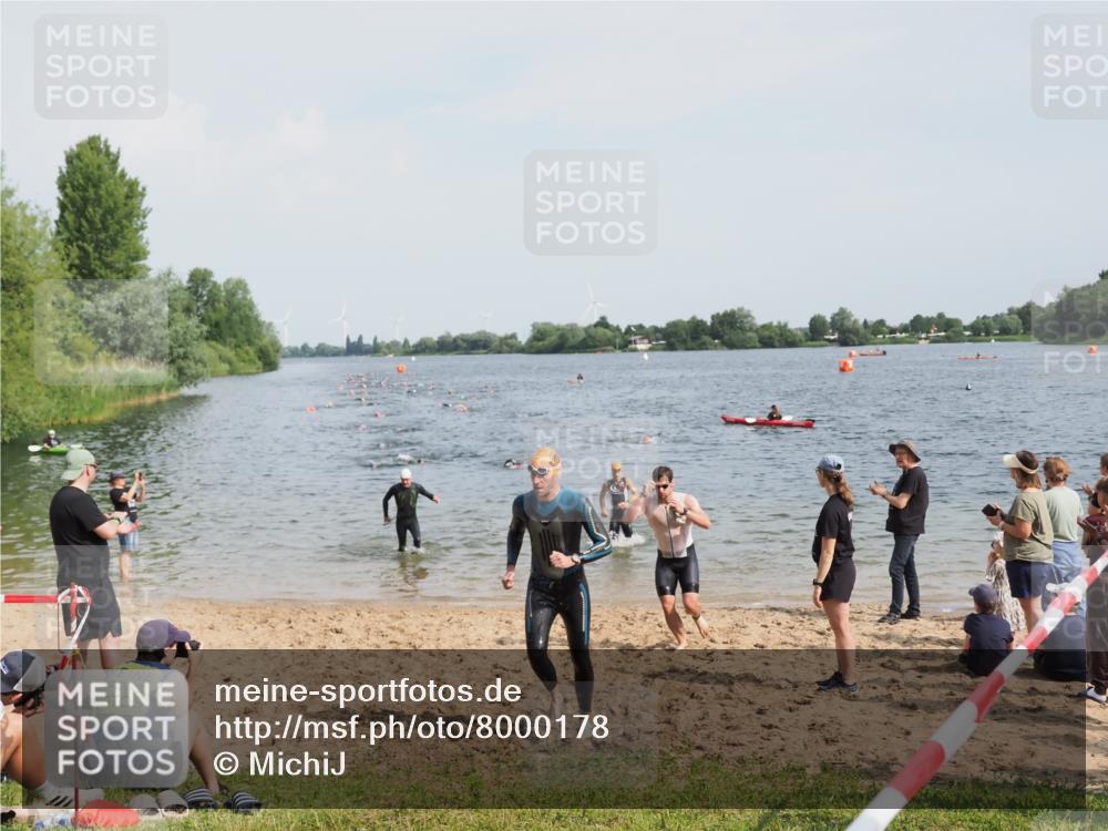 21.06.2025 - 27. Vierlanden-Triathlon MichiJ http://msf.ph/oto/8000178 15.06.2026 10:03:51 Schwimmen 415, 427, 436, 439, 1398 meine-sportfotos.de