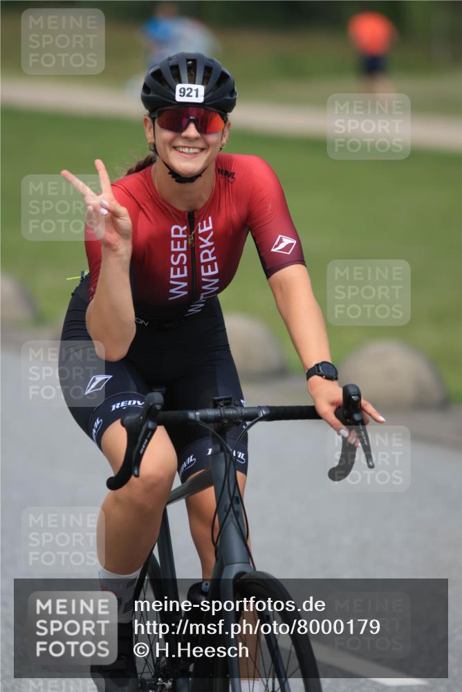 21.06.2025 - 27. Vierlanden-Triathlon H.Heesch http://msf.ph/oto/8000179 15.06.2025 12:33:53 Radfahren 888, 921 meine-sportfotos.de
