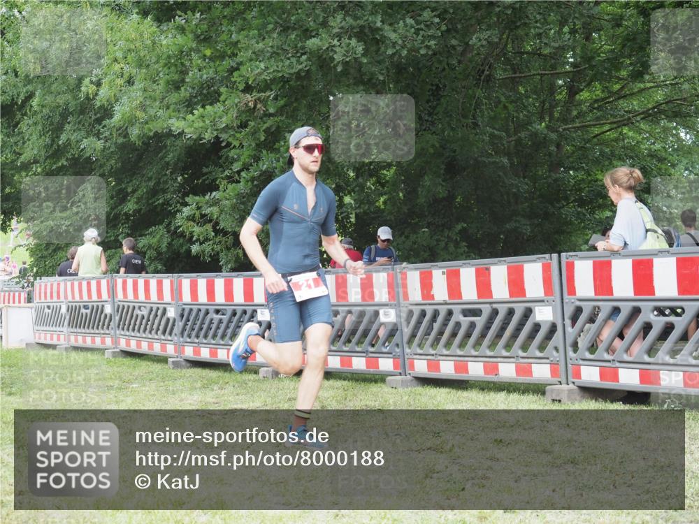 21.06.2025 - 27. Vierlanden-Triathlon KatJ http://msf.ph/oto/8000188 15.06.2025 12:54:05 Ziel 21, 60, 171 meine-sportfotos.de