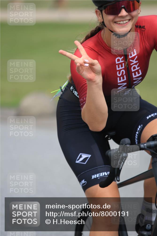 21.06.2025 - 27. Vierlanden-Triathlon H.Heesch http://msf.ph/oto/8000191 15.06.2025 12:33:53 Radfahren 888, 921 meine-sportfotos.de