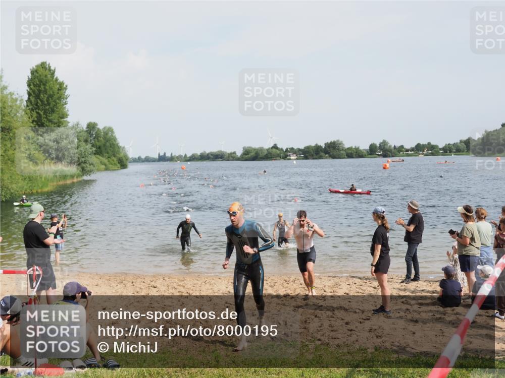 21.06.2025 - 27. Vierlanden-Triathlon MichiJ http://msf.ph/oto/8000195 15.06.2026 10:03:51 Schwimmen 415, 427, 436, 439, 1398 meine-sportfotos.de