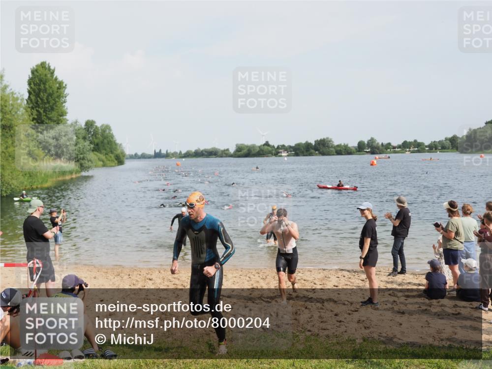 21.06.2025 - 27. Vierlanden-Triathlon MichiJ http://msf.ph/oto/8000204 15.06.2026 10:03:51 Schwimmen 415, 427, 436, 439, 1398 meine-sportfotos.de