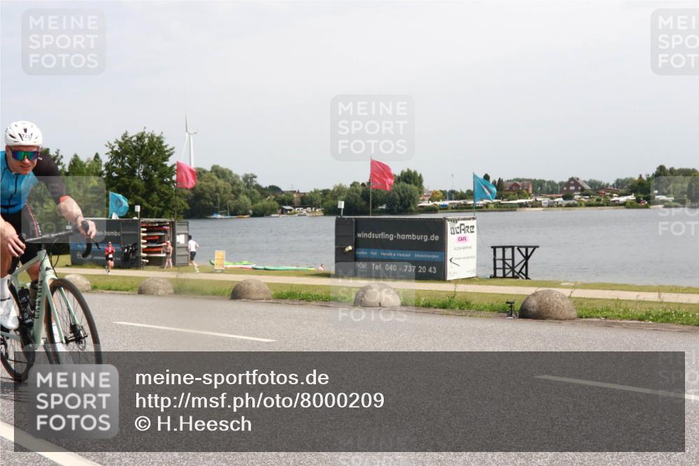 21.06.2025 - 27. Vierlanden-Triathlon H.Heesch http://msf.ph/oto/8000209 15.06.2025 11:40:55 Radfahren 162, 200, 722 meine-sportfotos.de