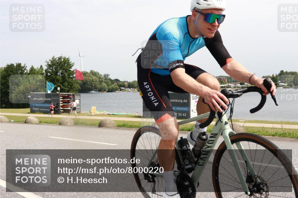 15.06.2025 - 27. Vierlanden-Triathlon H.Heesch http://msf.ph/oto/8000220 15.06.2025 11:40:55 Radfahren 162, 200, 722 meine-sportfotos.de