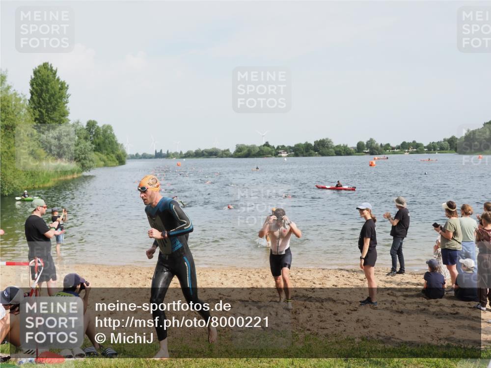 21.06.2025 - 27. Vierlanden-Triathlon MichiJ http://msf.ph/oto/8000221 15.06.2026 10:03:51 Schwimmen 415, 427, 436, 439, 1398 meine-sportfotos.de