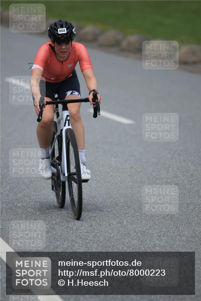 21.06.2025 - 27. Vierlanden-Triathlon H.Heesch http://msf.ph/oto/8000223 15.06.2025 12:33:58 Radfahren 888, 1061, 1062, 1063, 1064, 1065, 1066, 1067, 1068 meine-sportfotos.de