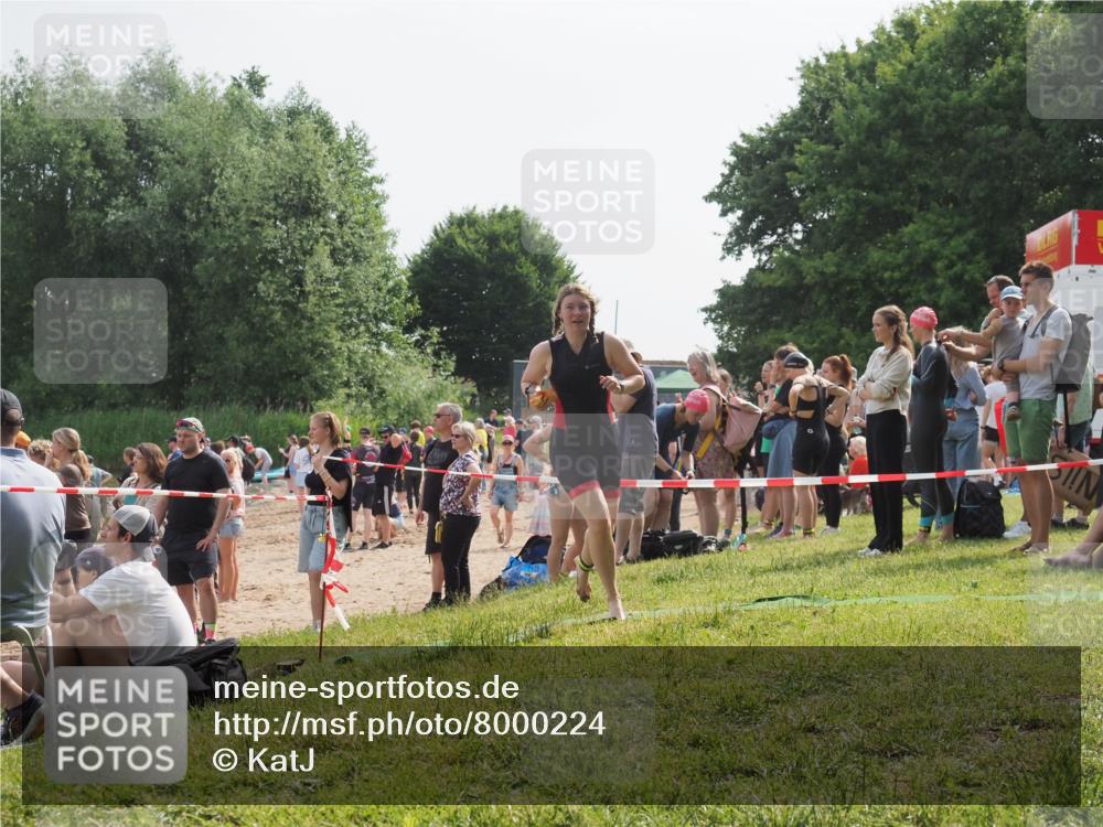 15.06.2025 - 27. Vierlanden-Triathlon KatJ http://msf.ph/oto/8000224 15.06.2025 09:57:07 Schwimmen 263, 325, 1399 meine-sportfotos.de