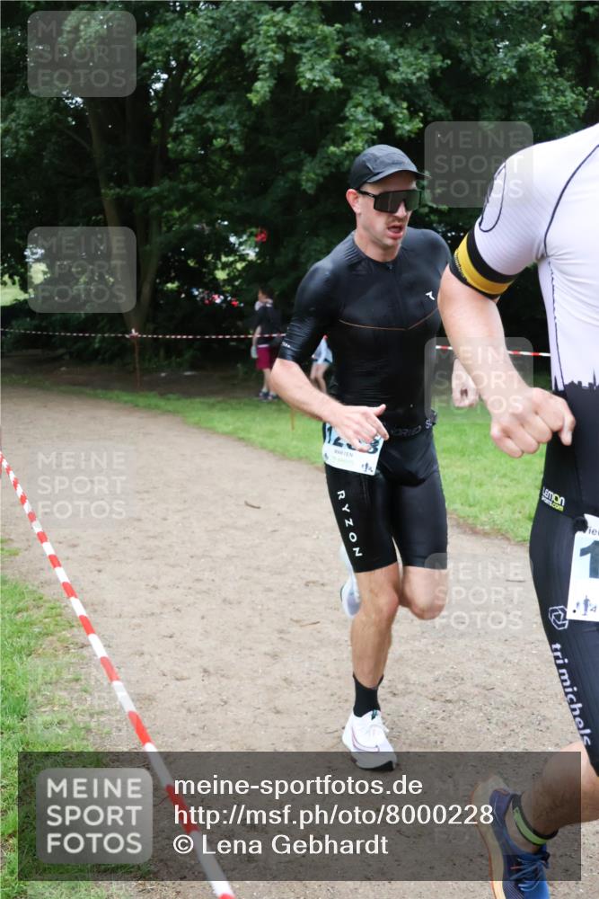 21.06.2025 - 27. Vierlanden-Triathlon Lena Gebhardt http://msf.ph/oto/8000228 15.06.2025 14:01:59 Laufen  meine-sportfotos.de
