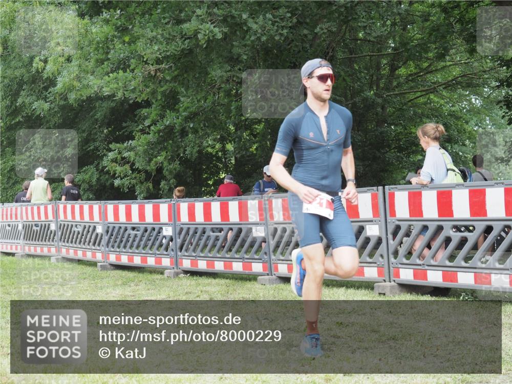 21.06.2025 - 27. Vierlanden-Triathlon KatJ http://msf.ph/oto/8000229 15.06.2025 12:54:06 Ziel 21, 60, 171 meine-sportfotos.de