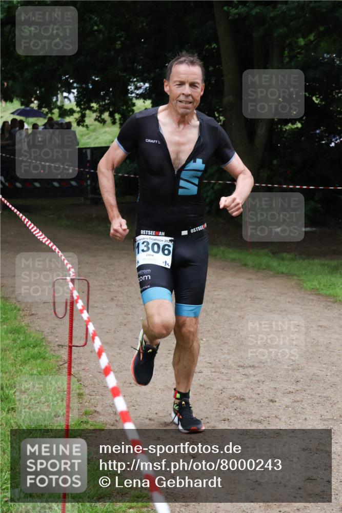 21.06.2025 - 27. Vierlanden-Triathlon Lena Gebhardt http://msf.ph/oto/8000243 15.06.2025 14:02:03 Laufen 202, 306 meine-sportfotos.de