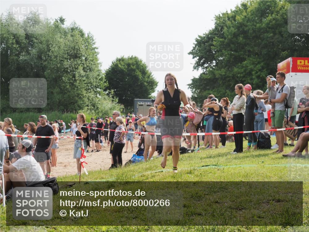 15.06.2025 - 27. Vierlanden-Triathlon KatJ http://msf.ph/oto/8000266 15.06.2025 09:57:07 Schwimmen 263, 325, 1399 meine-sportfotos.de