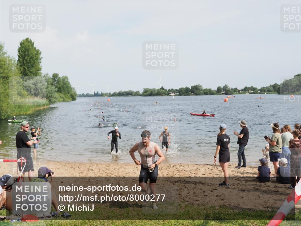 21.06.2025 - 27. Vierlanden-Triathlon MichiJ http://msf.ph/oto/8000277 15.06.2026 10:03:52 Schwimmen 415, 427, 436, 439, 1398 meine-sportfotos.de