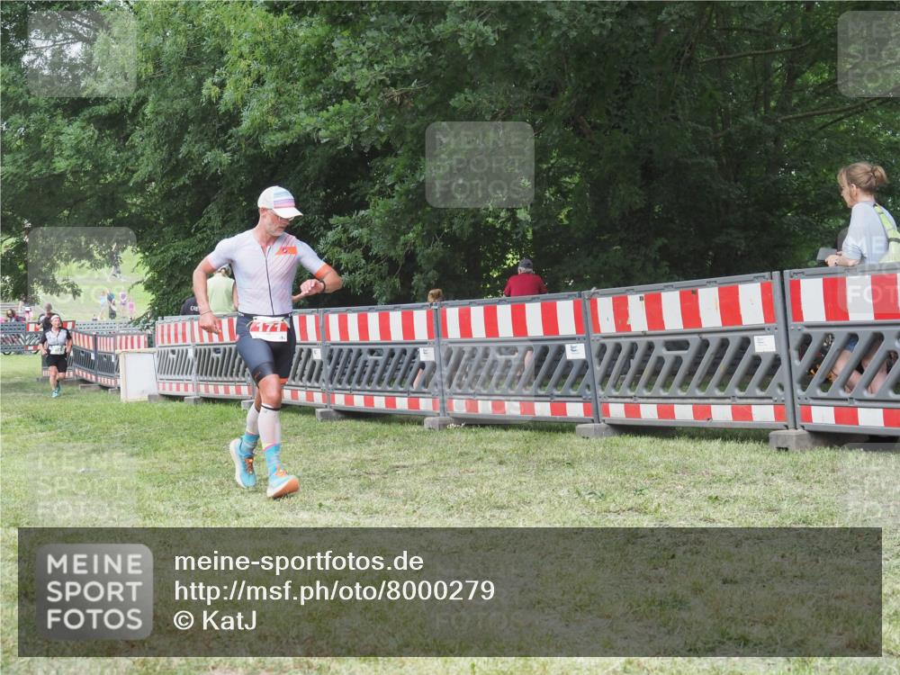 21.06.2025 - 27. Vierlanden-Triathlon KatJ http://msf.ph/oto/8000279 15.06.2025 12:54:12 Ziel 171, 757 meine-sportfotos.de