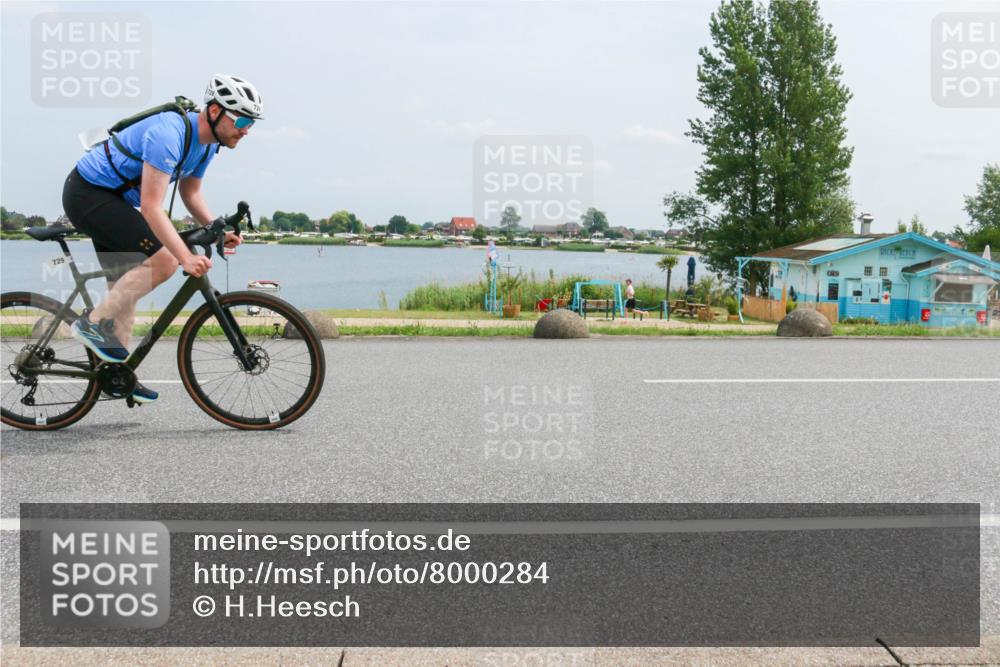 21.06.2025 - 27. Vierlanden-Triathlon H.Heesch http://msf.ph/oto/8000284 15.06.2025 12:33:50 Radfahren 729, 921 meine-sportfotos.de