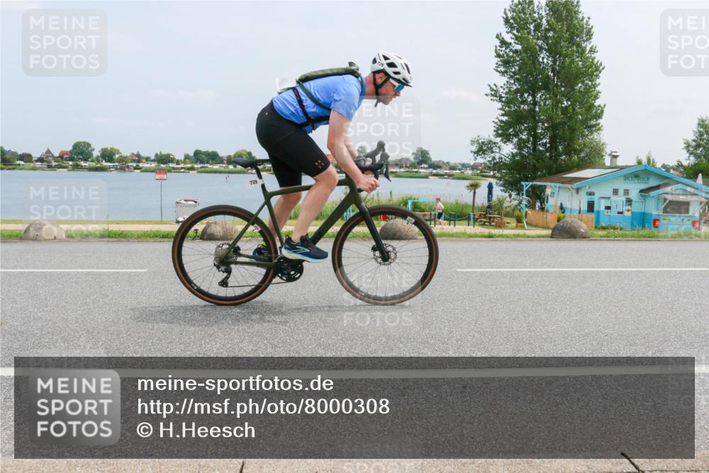 21.06.2025 - 27. Vierlanden-Triathlon H.Heesch http://msf.ph/oto/8000308 15.06.2025 12:33:50 Radfahren 729, 921 meine-sportfotos.de