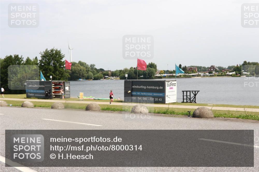 21.06.2025 - 27. Vierlanden-Triathlon H.Heesch http://msf.ph/oto/8000314 15.06.2025 11:41:00 Radfahren 722 meine-sportfotos.de