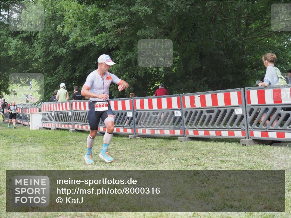 21.06.2025 - 27. Vierlanden-Triathlon KatJ http://msf.ph/oto/8000316 15.06.2025 12:54:12 Ziel 171, 757 meine-sportfotos.de