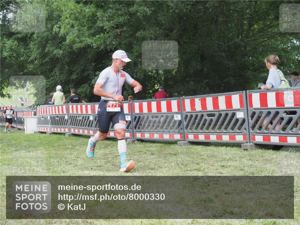 21.06.2025 - 27. Vierlanden-Triathlon KatJ http://msf.ph/oto/8000330 15.06.2025 12:54:12 Ziel 171, 757 meine-sportfotos.de
