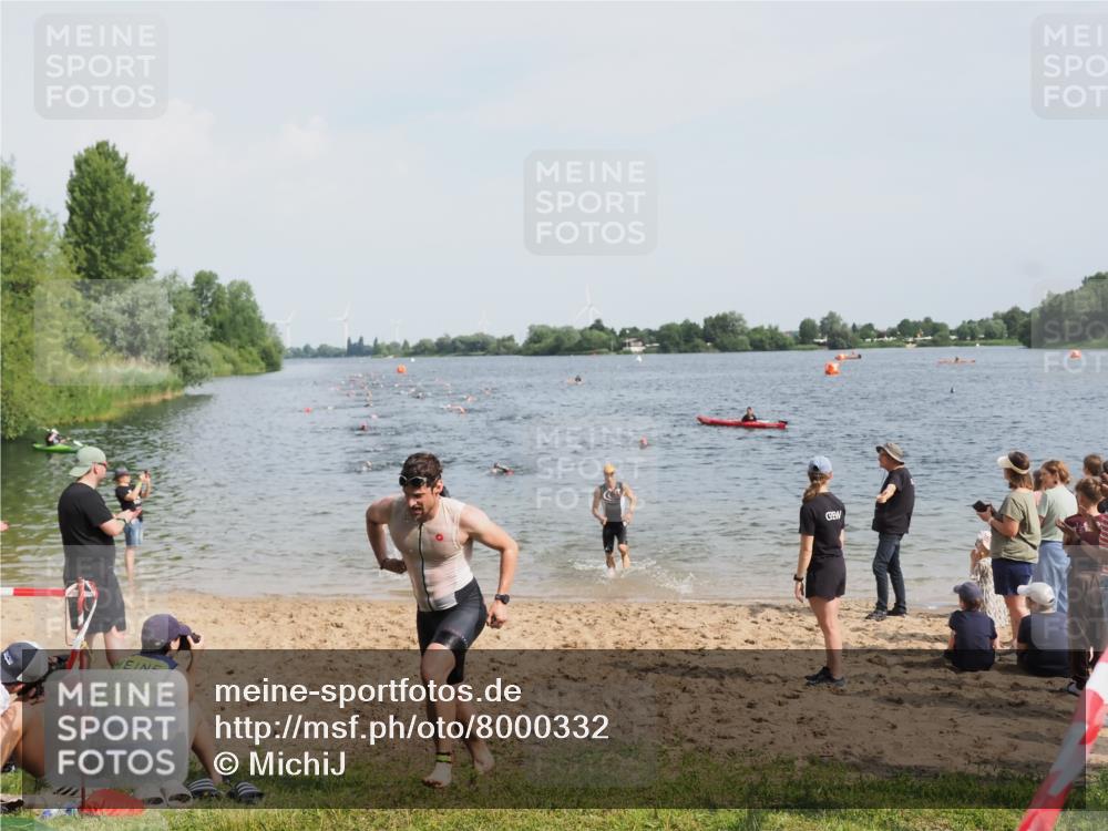 21.06.2025 - 27. Vierlanden-Triathlon MichiJ http://msf.ph/oto/8000332 15.06.2026 10:03:53 Schwimmen 415, 427, 436, 1398 meine-sportfotos.de