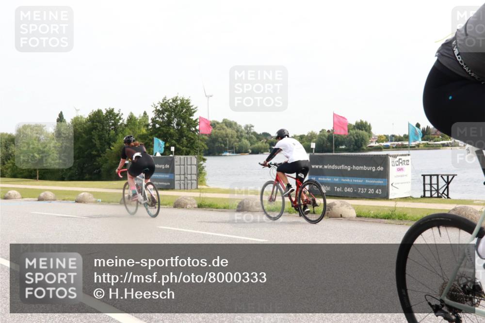 15.06.2025 - 27. Vierlanden-Triathlon H.Heesch http://msf.ph/oto/8000333 15.06.2025 10:27:47 Radfahren 75, 100, 529, 552 meine-sportfotos.de