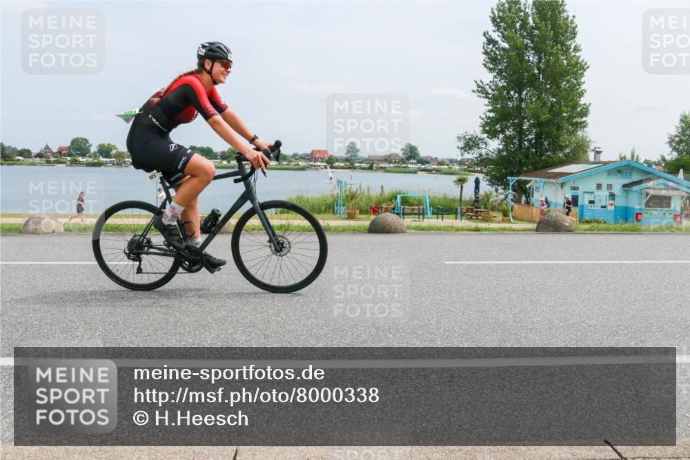 21.06.2025 - 27. Vierlanden-Triathlon H.Heesch http://msf.ph/oto/8000338 15.06.2025 12:33:55 Radfahren 921 meine-sportfotos.de