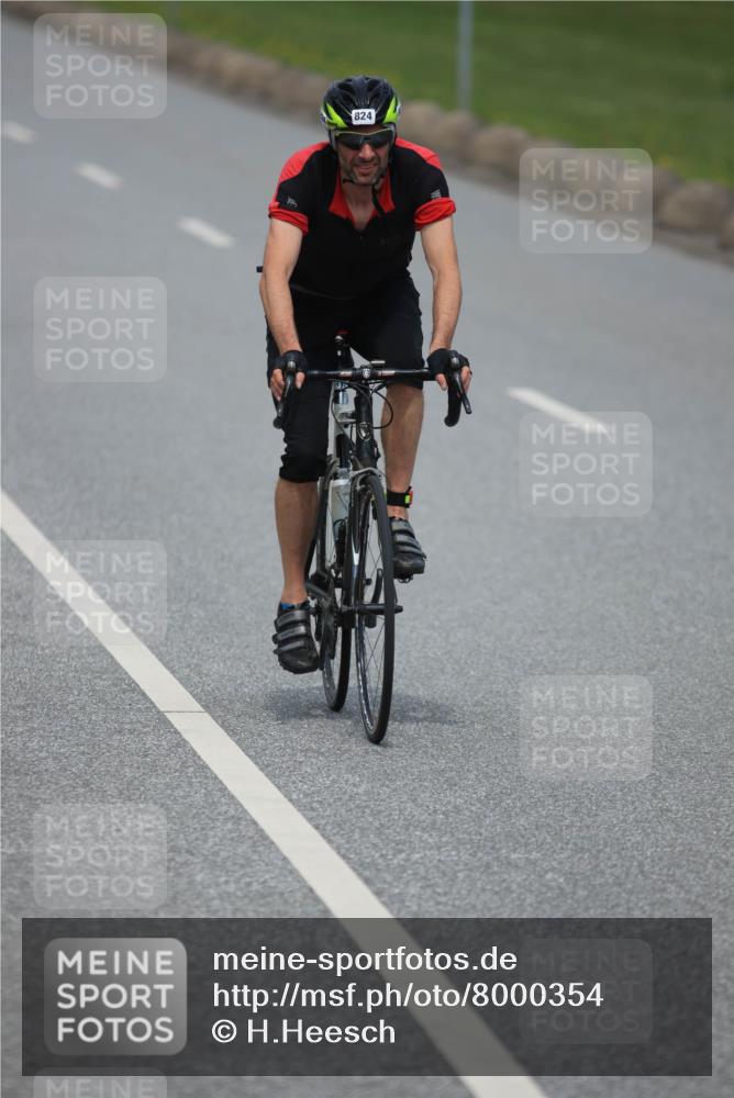 21.06.2025 - 27. Vierlanden-Triathlon H.Heesch http://msf.ph/oto/8000354 15.06.2025 12:34:21 Radfahren 824, 964 meine-sportfotos.de