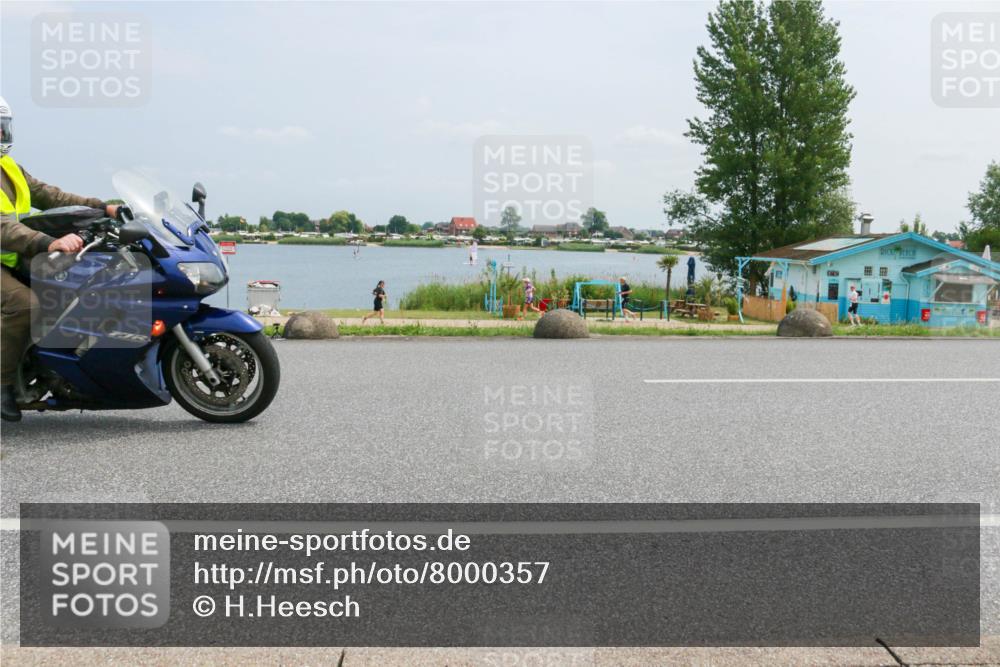 21.06.2025 - 27. Vierlanden-Triathlon H.Heesch http://msf.ph/oto/8000357 15.06.2025 12:33:58 Radfahren 888, 921 meine-sportfotos.de