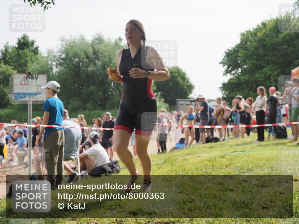 15.06.2025 - 27. Vierlanden-Triathlon KatJ http://msf.ph/oto/8000363 15.06.2025 09:57:09 Schwimmen 263, 325, 1399 meine-sportfotos.de