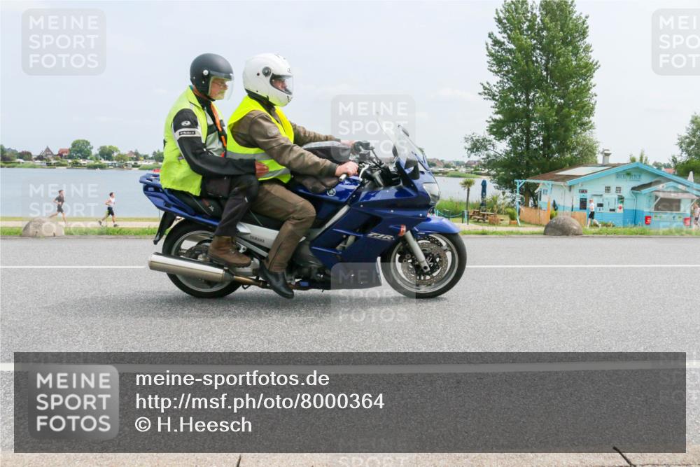 21.06.2025 - 27. Vierlanden-Triathlon H.Heesch http://msf.ph/oto/8000364 15.06.2025 12:33:58 Radfahren 888, 921 meine-sportfotos.de